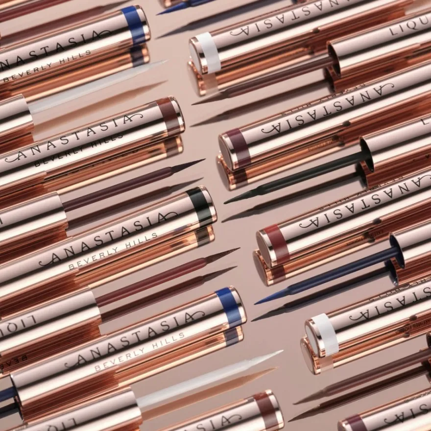 Anastasia Beverly Hills Liquid Eyeliner silmänrajauskynä 2,4 ml