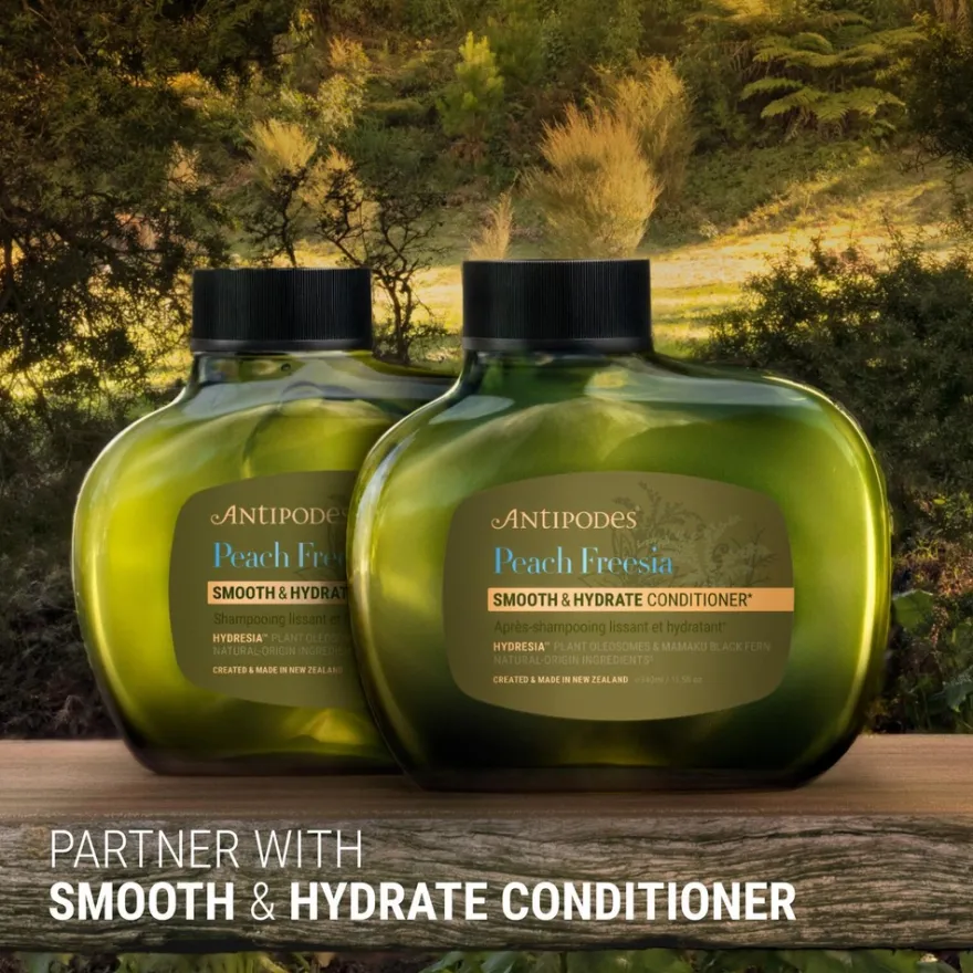 Antipodes Peach + Freesia Smooth & Hydrate Shampoo kosteuttava shampoo