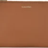 Calvin Klein Emblem aop perf nahka tote