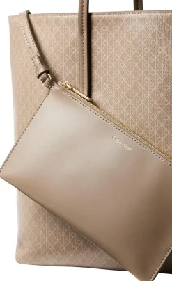 Calvin Klein Emblem aop tote w/pouch olkakassi