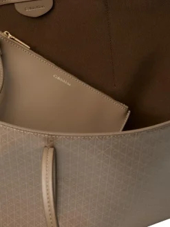 Calvin Klein Emblem aop tote w/pouch olkakassi