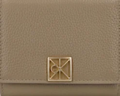 Calvin Klein Emblem hw pebble trifold lompakko