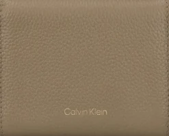 Calvin Klein Emblem hw pebble trifold lompakko
