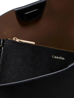 Calvin Klein Foil logo m bucket olkalaukku
