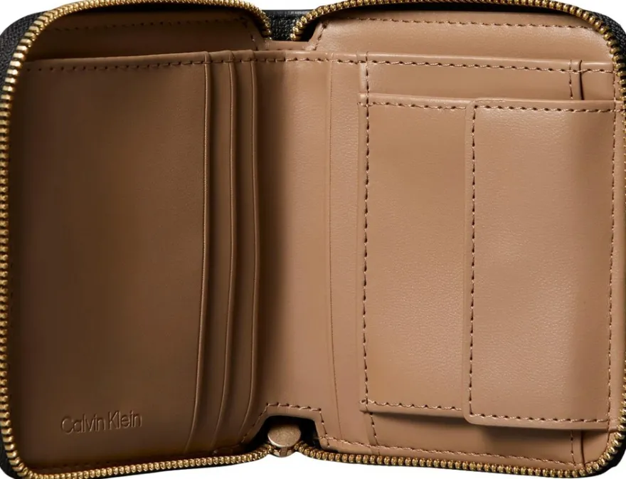 Calvin Klein lompakko Foil Logo zip around