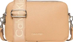 Calvin Klein Webbing 2 strap kameralaukku