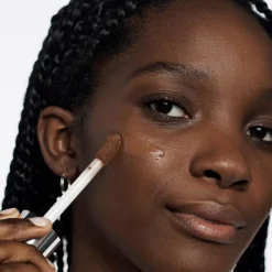 Clinique Beyond Perfecting Foundation + Concealer meikkivoide 30 ml