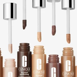 Clinique Beyond Perfecting Foundation + Concealer meikkivoide 30 ml