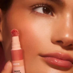e.l.f. cosmetics Halo Glow Blush Beauty Wand poskipuna 10 ml
