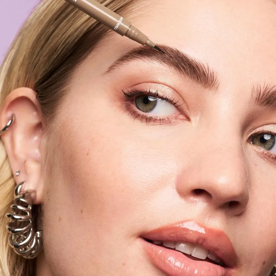 e.l.f. cosmetics Holy Strokes Micro-Fine Brow Pen kulmakynä 0,05 g