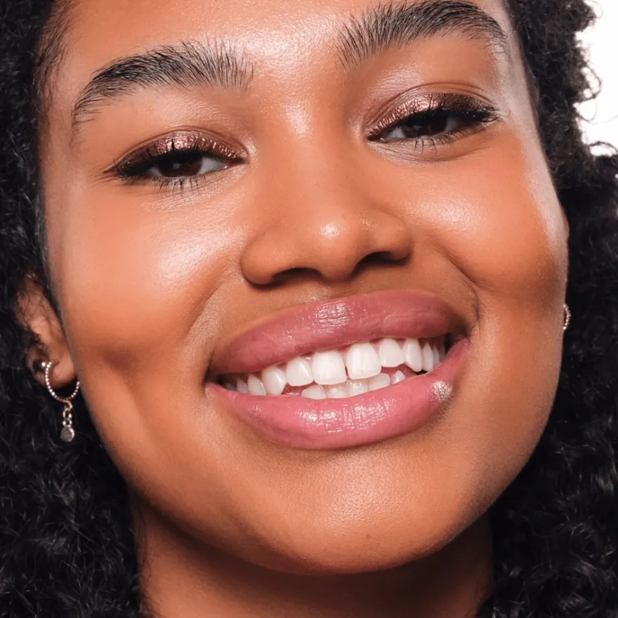 essence COLOUR it! metallic liquid liner 02 Dark Cherry 3 ml