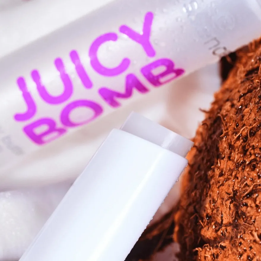essence JUICY BOMB glossy butter balm 06 Wake Me Up Before You Coco 2.5 g