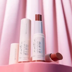 essence satin GLOW luminous shine lipstick 02 Blushin It 3.5 g