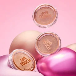 essence soft TOUCH BOUNCY GLOW 10 soft glaze 4 g