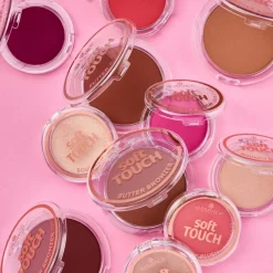 essence soft TOUCH BOUNCY GLOW 10 soft glaze 4 g