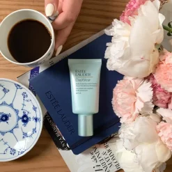 Estée Lauder DayWear Multi-Protection Anti-Oxidant Sheer Tint Release Moisturiser SPF 15 sävyttävä päivävoide 50 ml