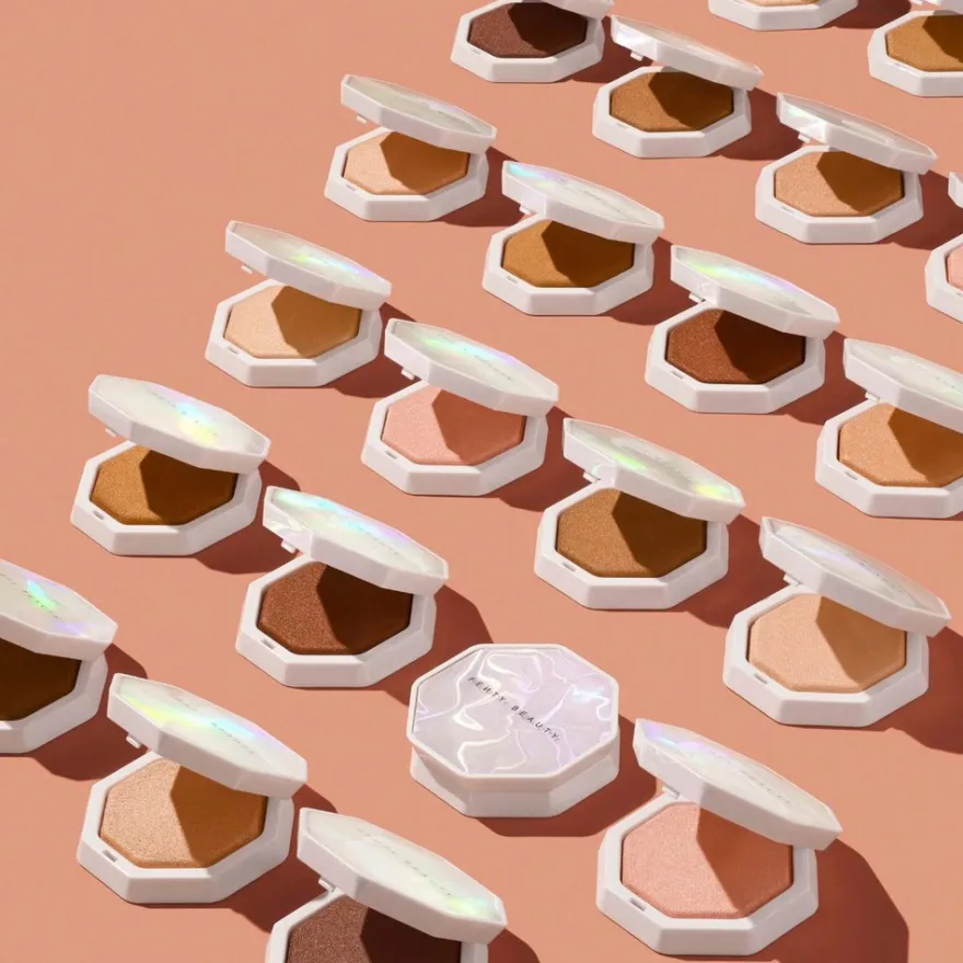 Fenty Beauty Demi'Glow Light-Diffusing Highlighter korostuspuuteri 3,5 g