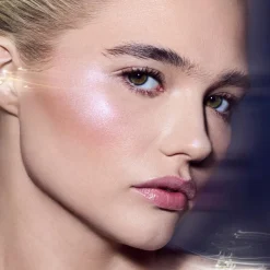Fenty Beauty Diamond Bomb All Over Diamond Veil hohdepuuteri 8 g