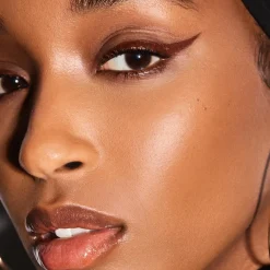 Fenty Beauty Flyliner Longwear Liquid Eyeliner nestemäinen silmänrajausväri 0,55 ml
