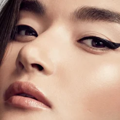 Fenty Beauty Flyliner Longwear Liquid Eyeliner nestemäinen silmänrajausväri 0,55 ml