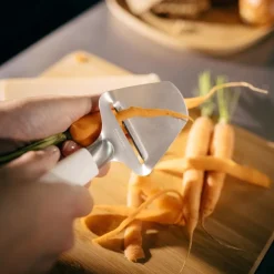 Fiskars FF Juustohöylä kovalle juustolle
