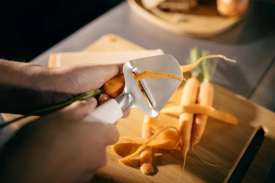 Fiskars FF Juustohöylä kovalle juustolle