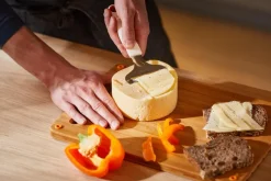 Fiskars FF Juustohöylä pehmeälle juustolle