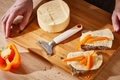 Fiskars FF Juustohöylä pehmeälle juustolle