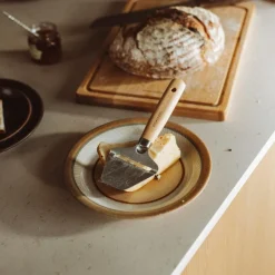 Fiskars Folken juustohöylä kovalle juustolle FSC