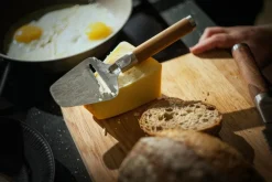 Fiskars Norden juustohöylä kovalle juustolle