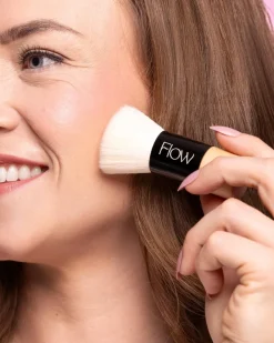 Flow Cosmetics Flat Brush Foundation Kabuki meikkivoidesivellin