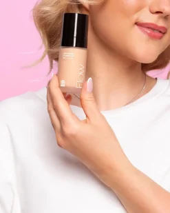 Flow Cosmetics Lightweight Foundation - Warm Tan 30ml meikkivoide