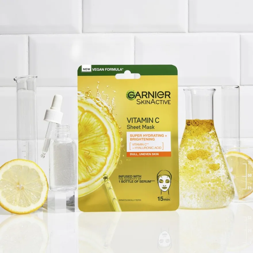 Garnier SkinActive Vitamin C Sheet Mask Super Hydrating + Brightening kosteuttava ja heleyttävä kangasnaamio 28 g