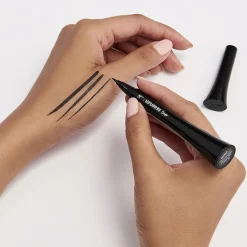 It Cosmetics Superhero™ Liner silmänrajaustussi 0,55 ml