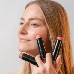JOIK Organic Beauty 3in1 Make Up Stick Voidemainen huuli- ja poskipuna 01 Blushing Pink 8,5g