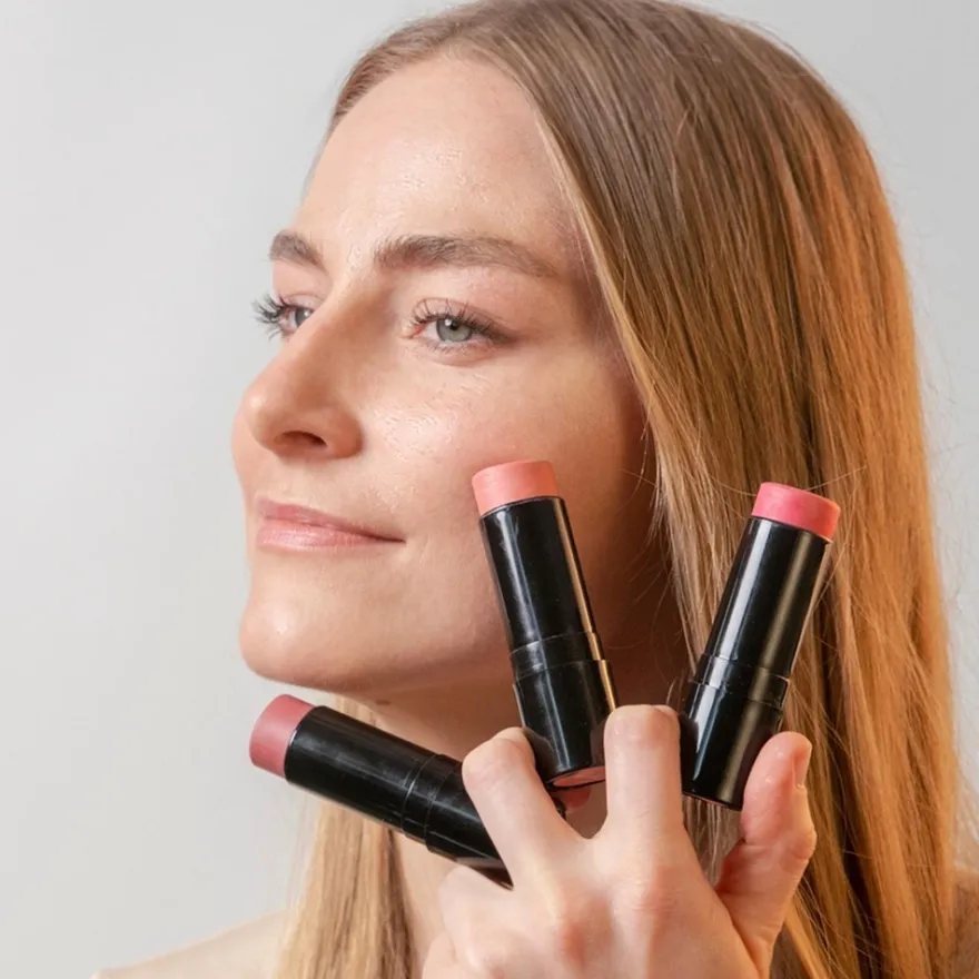 JOIK Organic Beauty 3in1 Make Up Stick Voidemainen huuli- ja poskipuna 01 Blushing Pink 8,5g