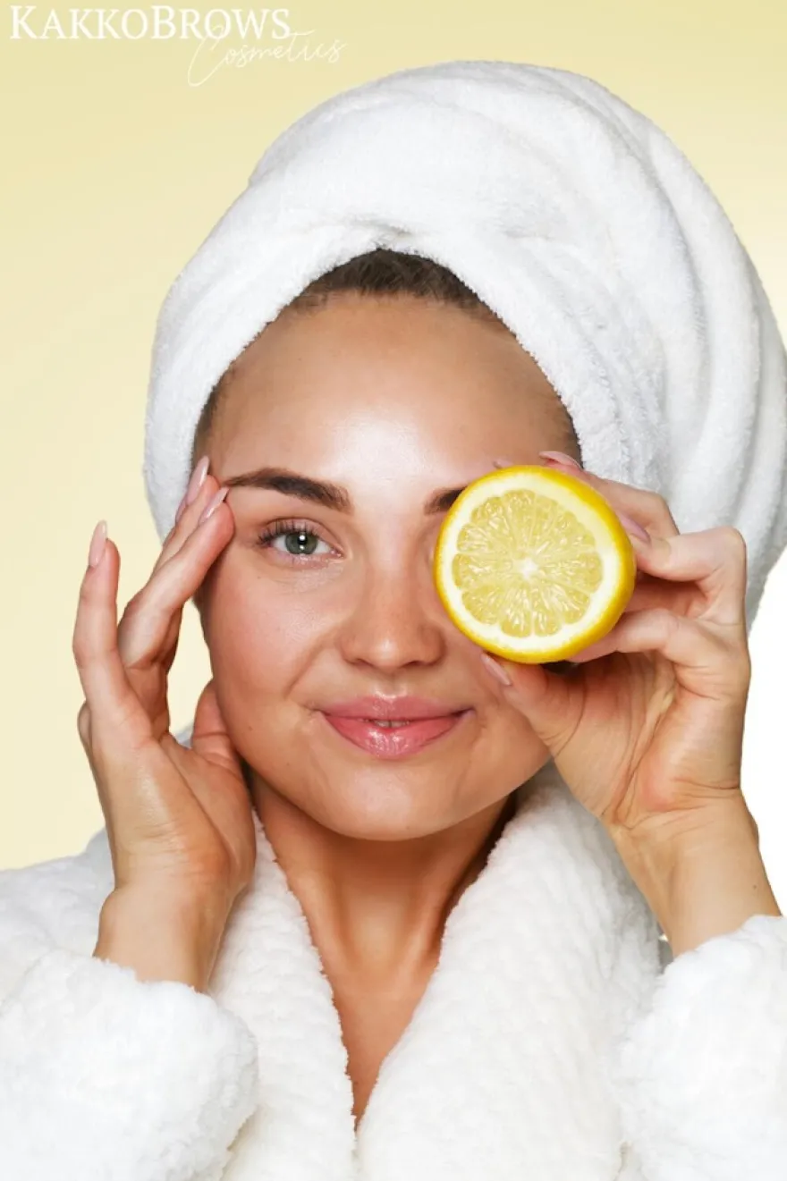 KakkoBrows Cosmetics Ripsien ja kulmien pesuvaahto