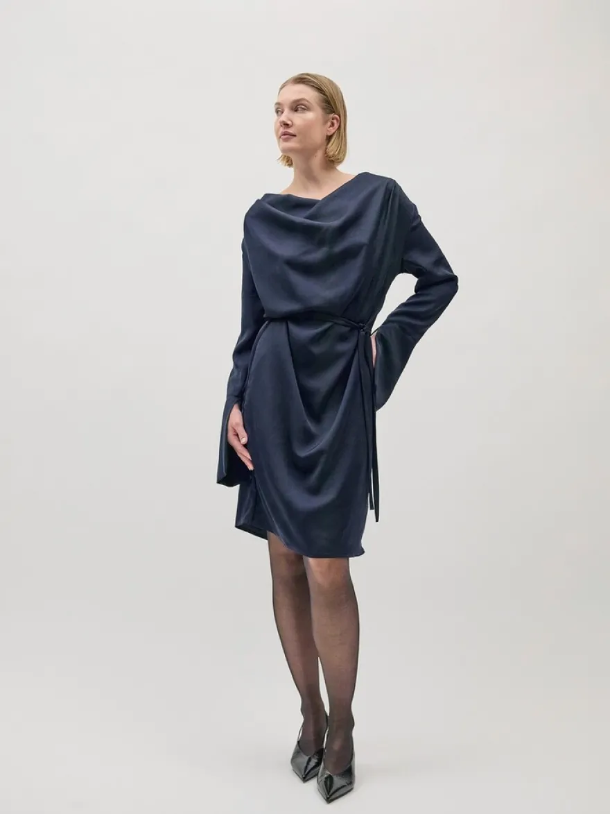 Katri Niskanen Bette mekko