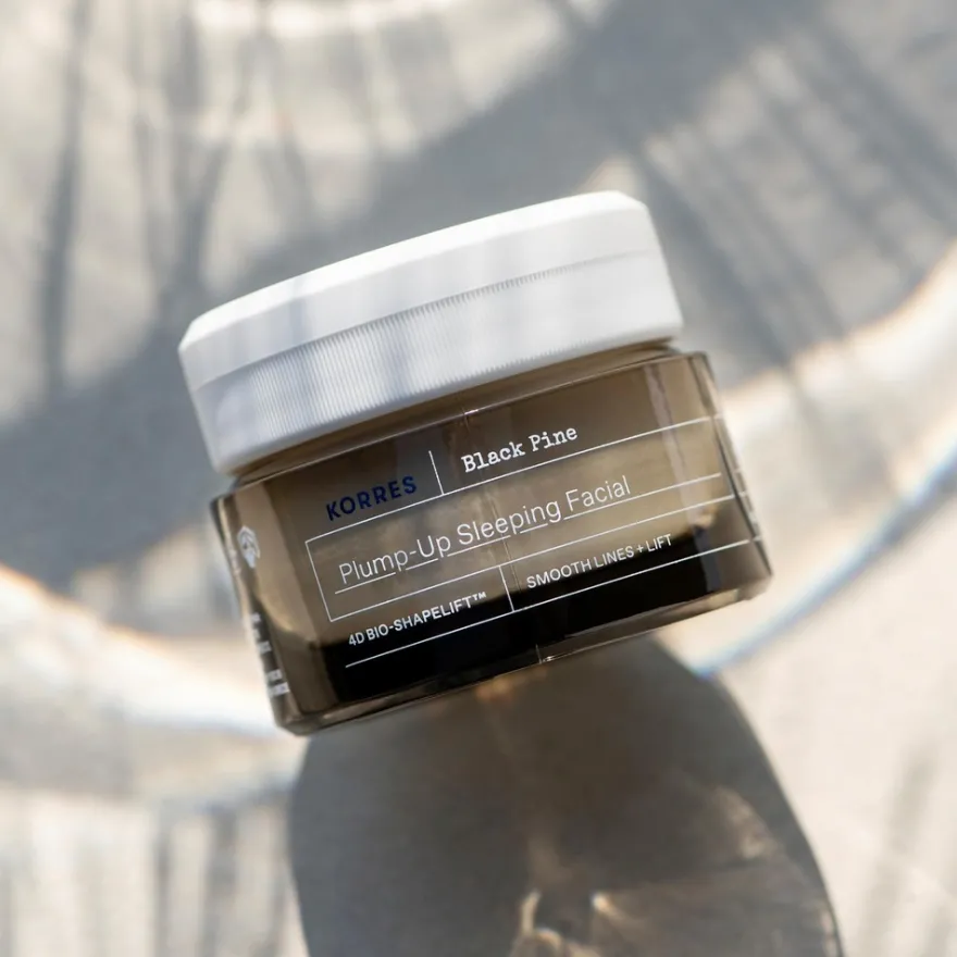 KORRES Black Pine 4D Bio-ShapeLift™ Plump-up Sleeping Facial hoitonaamio 40 ml