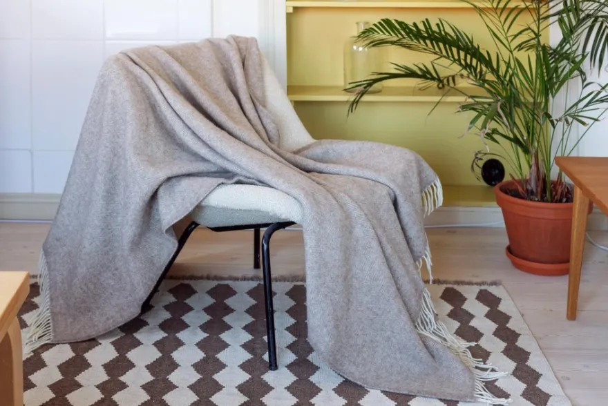 Lapuan Kankurit Arvo huopa 130x180cm+hapsut valko-luonnon beige 100% villa