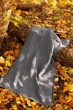 Lapuan Kankurit jättipyyhe Terva 85x180 cm musta-pellava