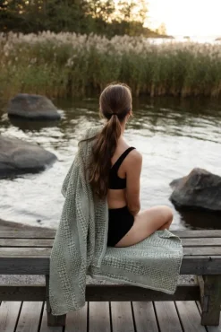 Lapuan Kankurit Kuohu jättipyyhe 85x180cm valko-oliivi