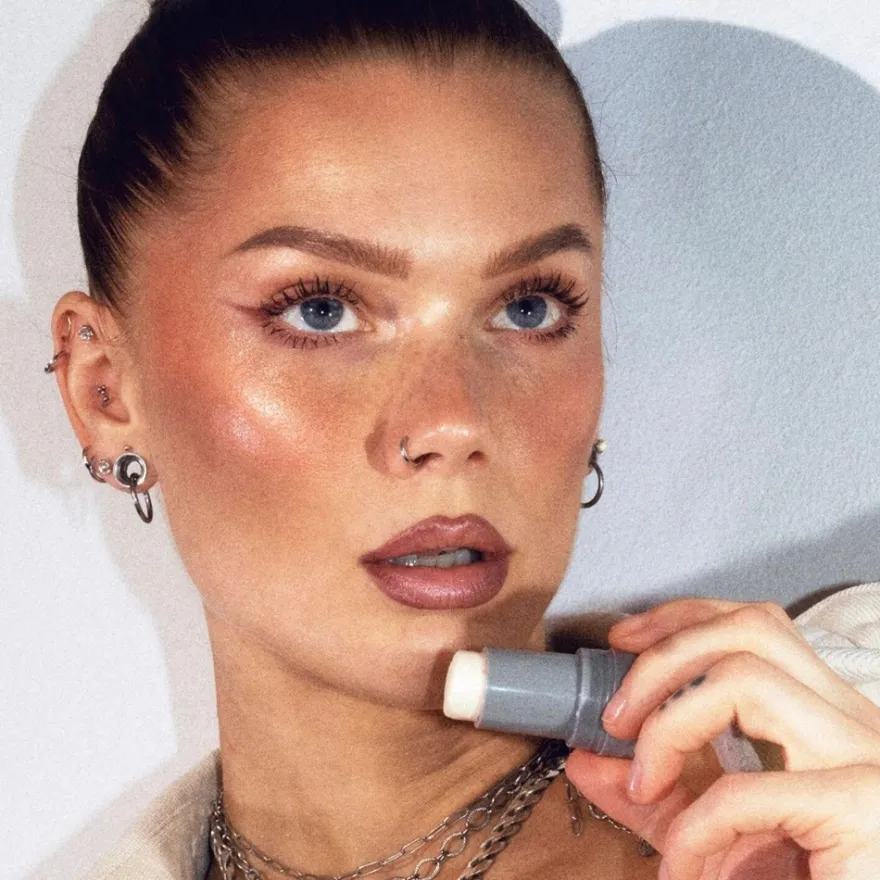 LH cosmetics Artistick Highlighter