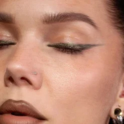 LH cosmetics Crayon -monikäyttöinen rajauskynä 1,1 g