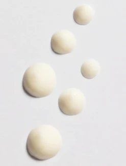Lumene VALO Heleyttävä silmänympärysvoide 15 ml