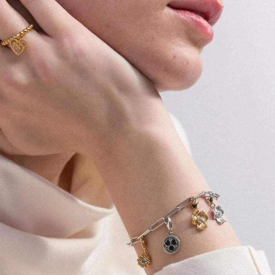 Lumoava Anna charm