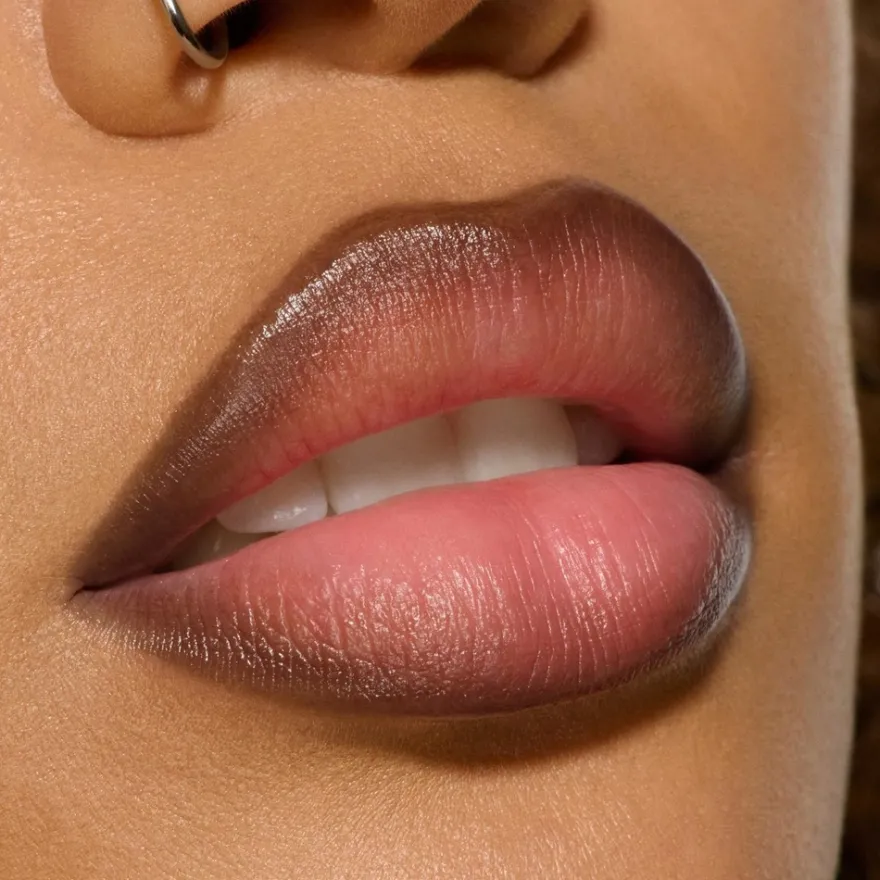 MAC Cosmetics Lipglazer Glossy Liner -huultenrajauskynä 0,25 g