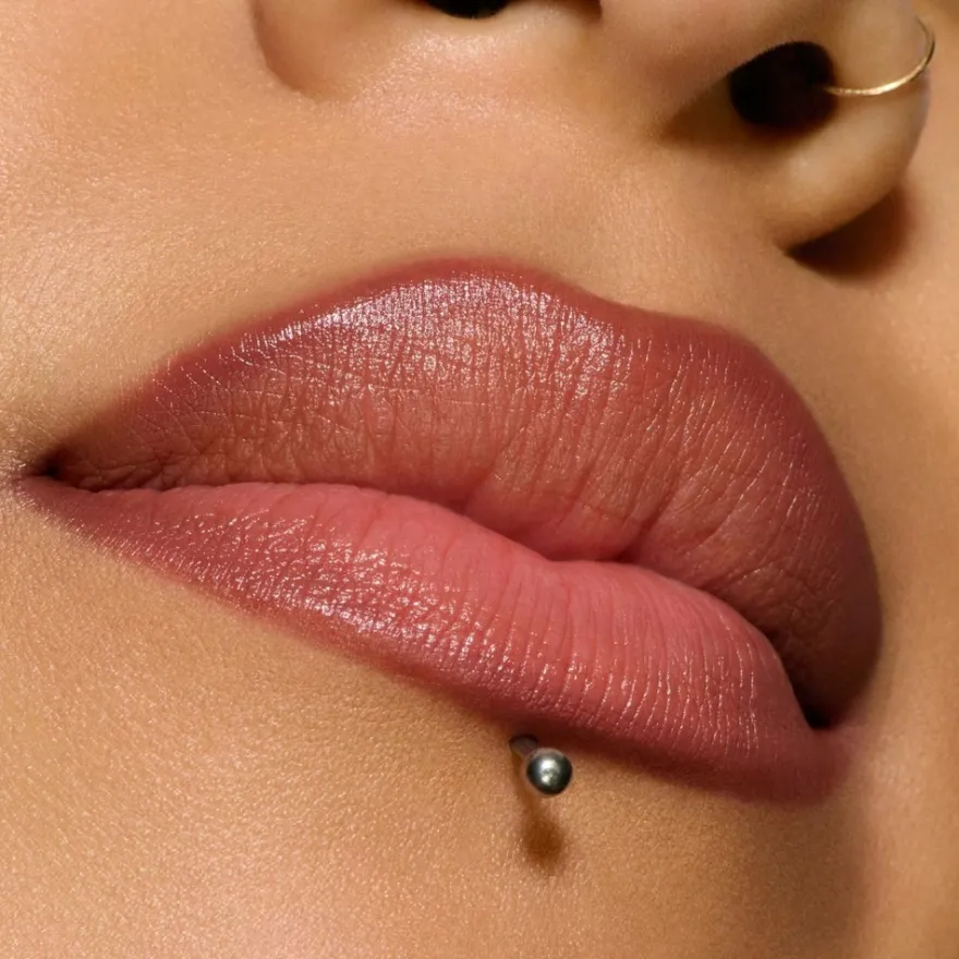 MAC Cosmetics Lipglazer Glossy Liner -huultenrajauskynä 0,25 g