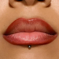 MAC Cosmetics Lipglazer Glossy Liner -huultenrajauskynä 0,25 g