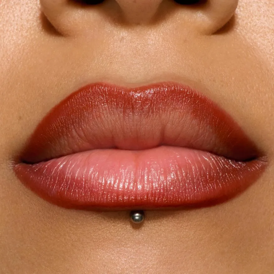 MAC Cosmetics Lipglazer Glossy Liner -huultenrajauskynä 0,25 g